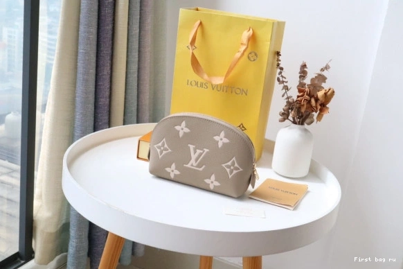 First bag ru Vuitton COSMETIC Louis POUCH 0725